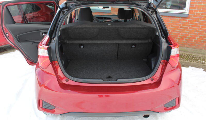 Toyota Yaris 1.5 Premium full