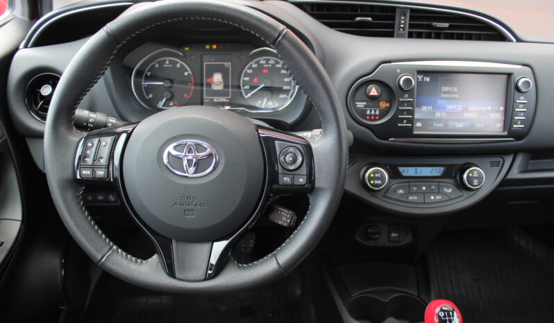Toyota Yaris 1.5 Premium full